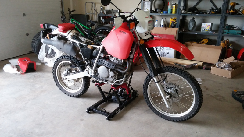 Illustration for article titled Flat Track XR650L: Shortening the Forks. Complete!